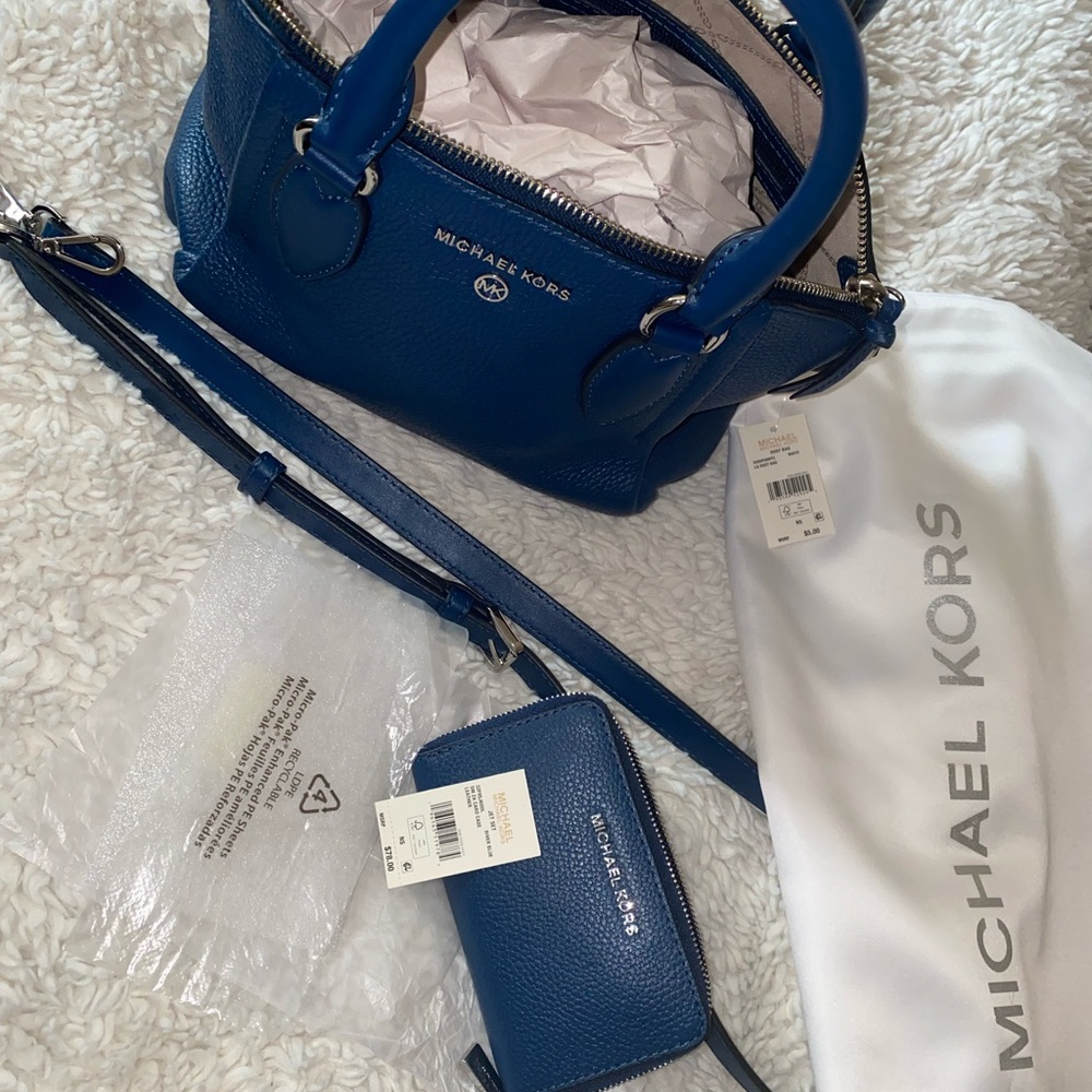 Sienna Leather Messenger bag/Jet Set Small Zip Around Card Case